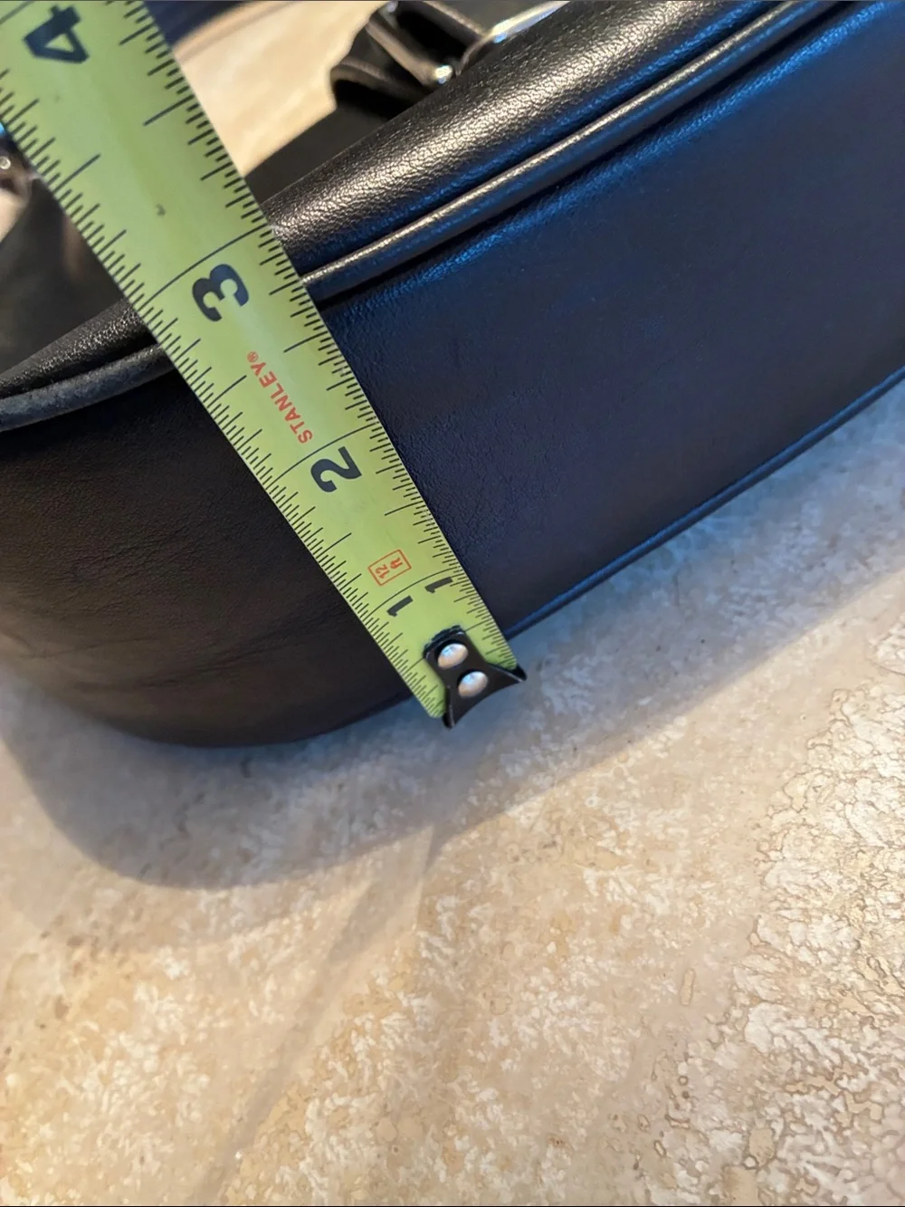 COACH VTG Hamptons 7548 Black Leather mid-sized Buckle Hobo, with dust bag. Euc